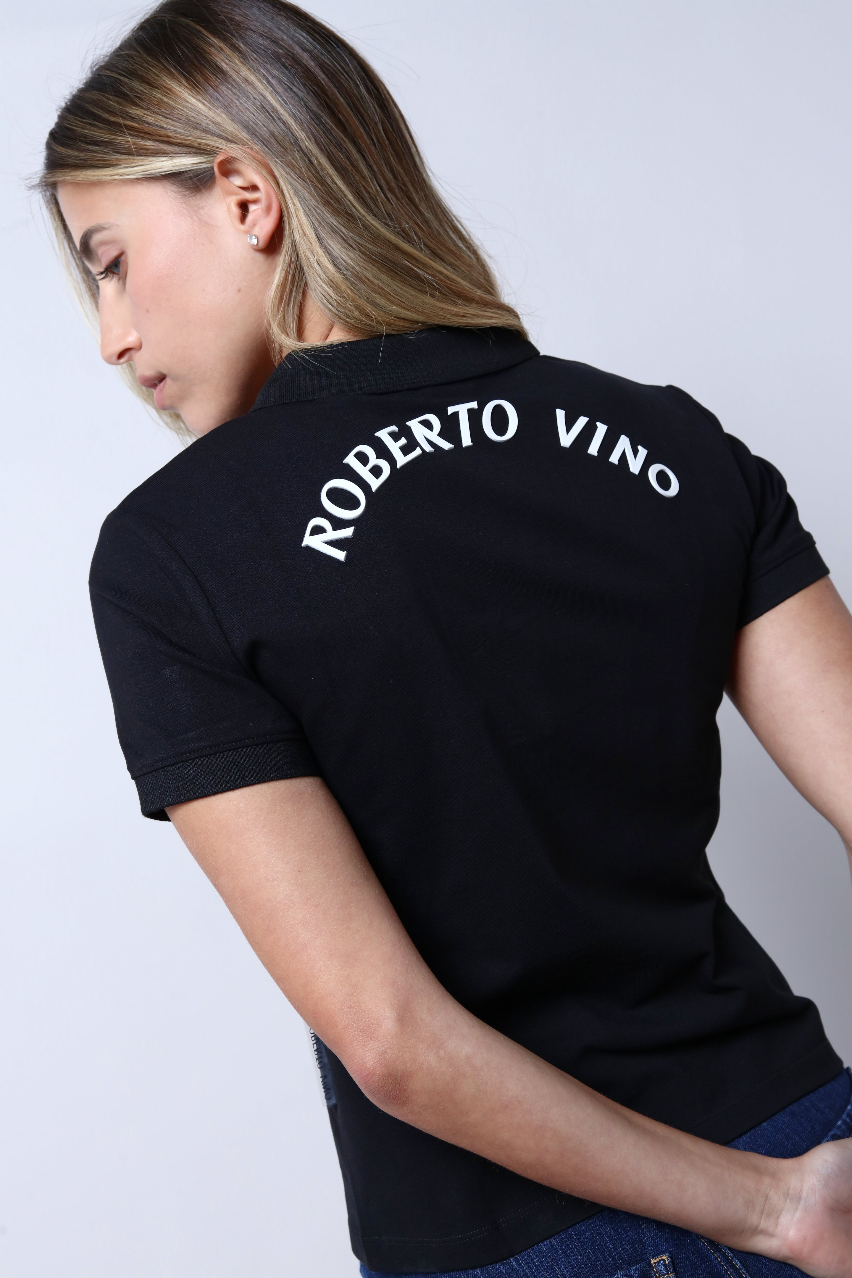 חולצת צווארון ROBERTO VINO בצבע שחור לנשים