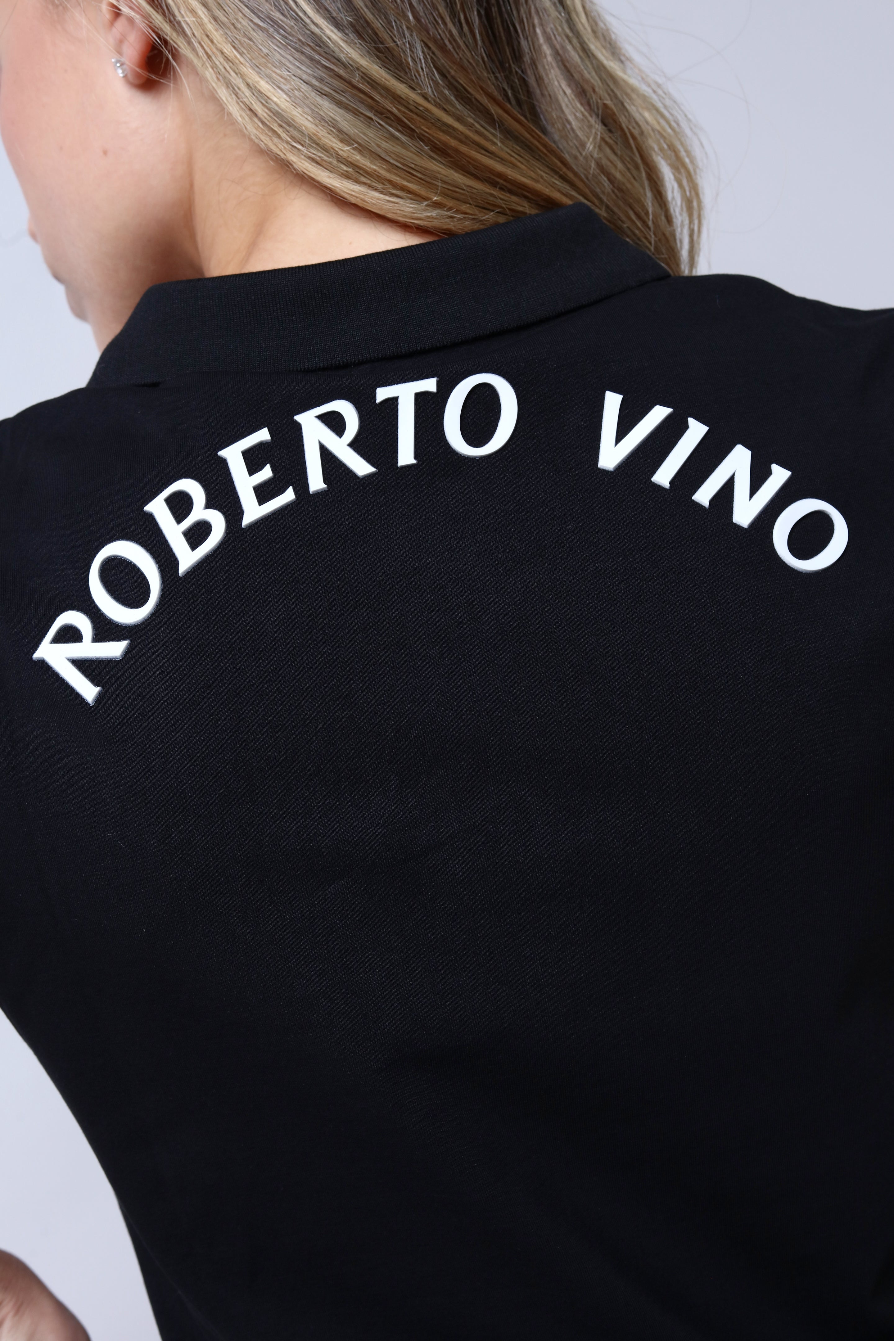 חולצת צווארון ROBERTO VINO בצבע שחור לנשים