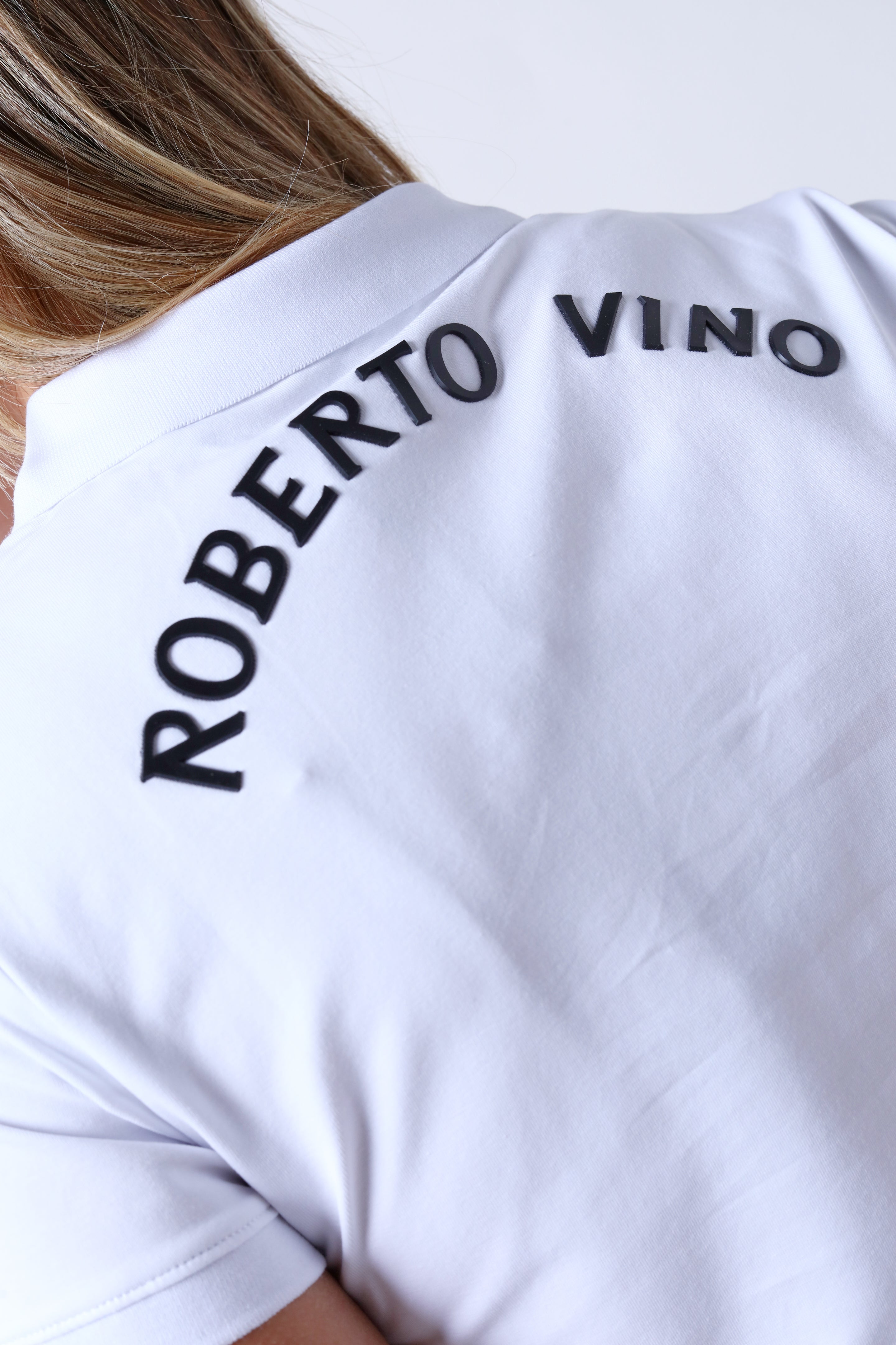 חולצת צווארון ROBERTO VINO בצבע לבן לנשים
