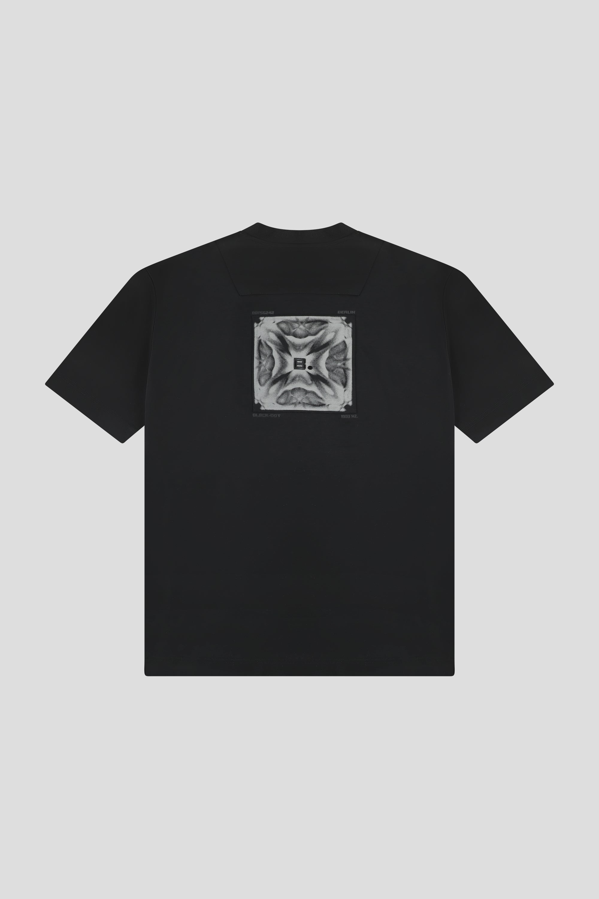 T-SHIRT BD bold graphic