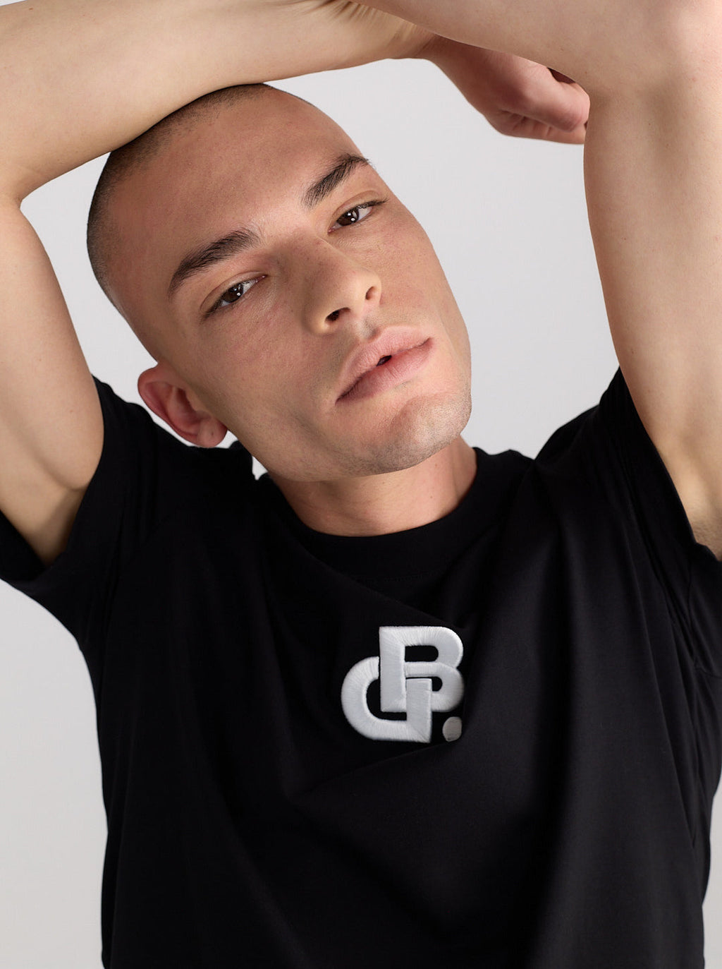 T- SHIRT EMBOSSED LOGO