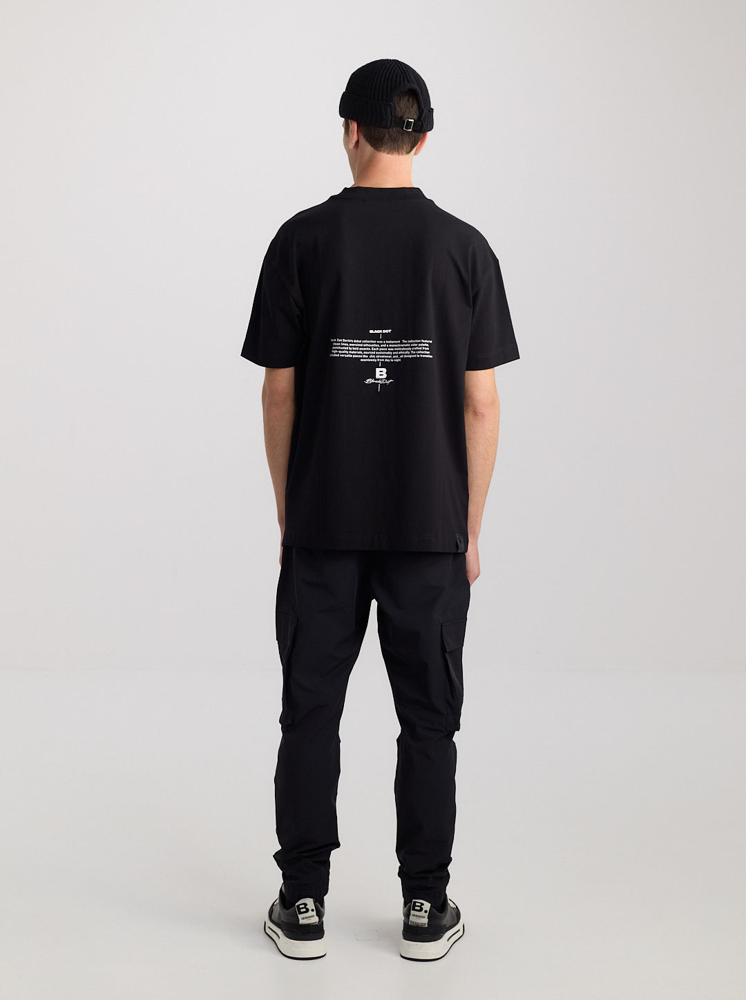 T-SHIRT Minimalist Statement