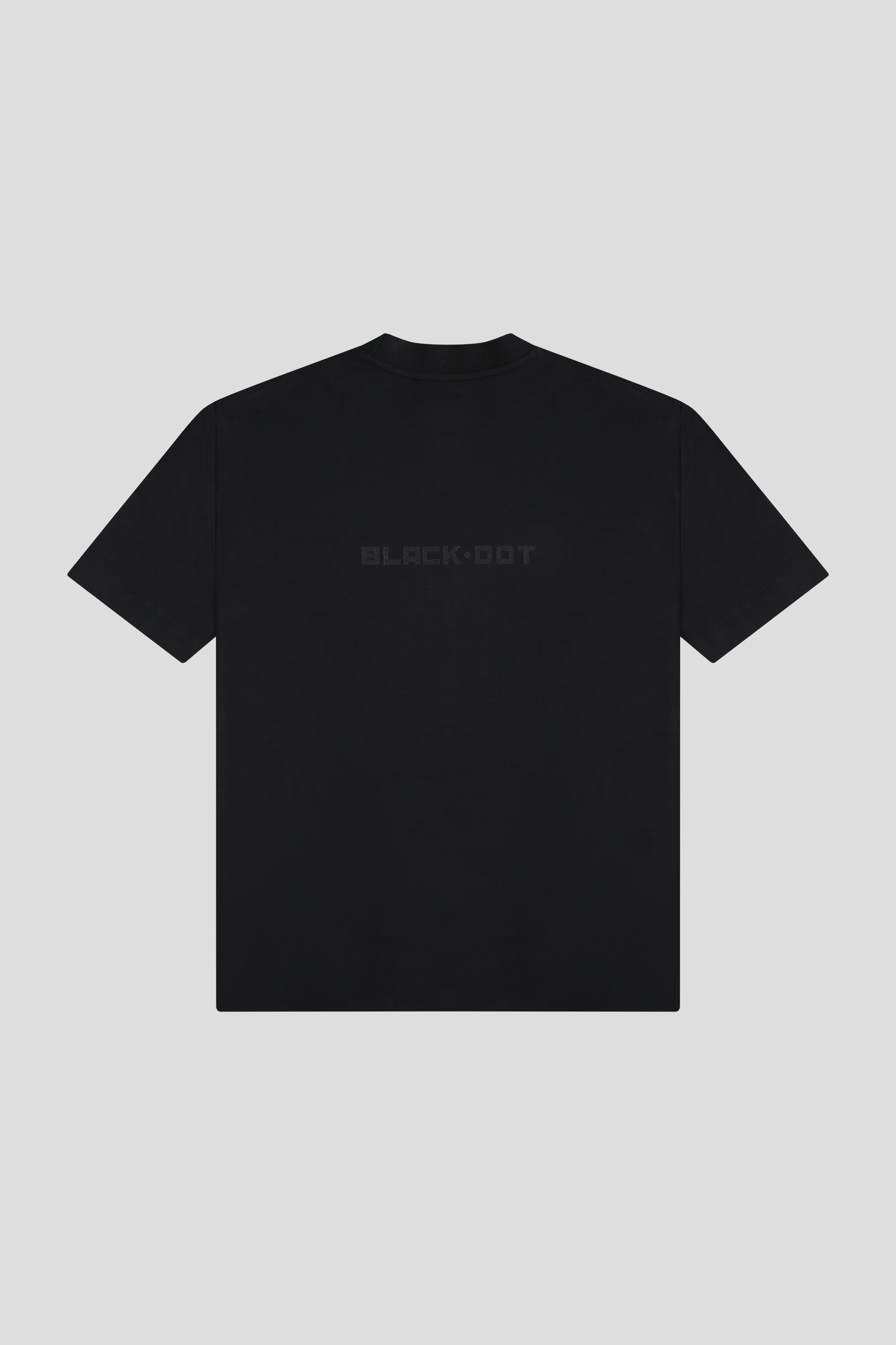 טישרט BLACK DOT - לוגו מינימלי