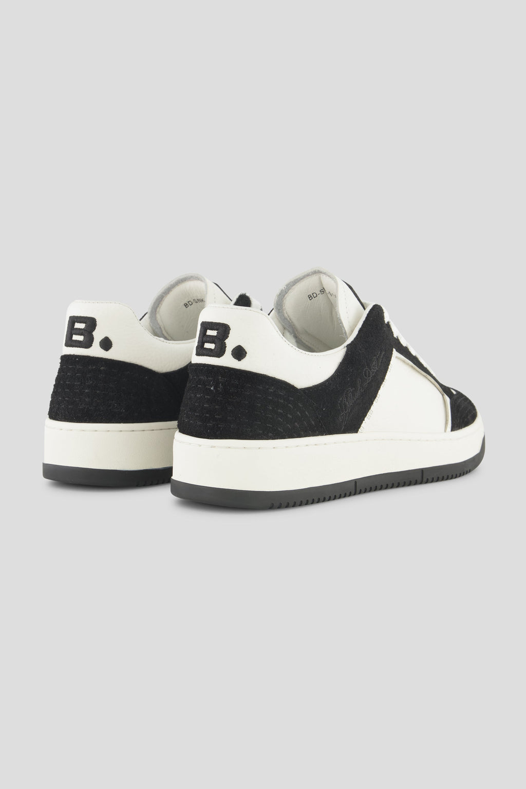 סניקרס BLACK DOT בסטייל אורבני נקי