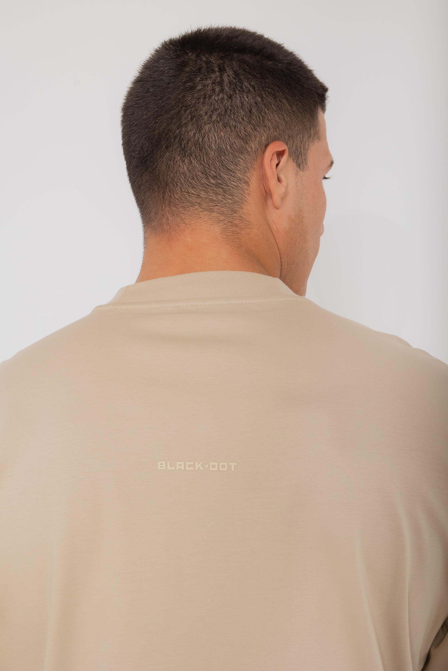 טישרט BLACK DOT - פאץ' מרובע