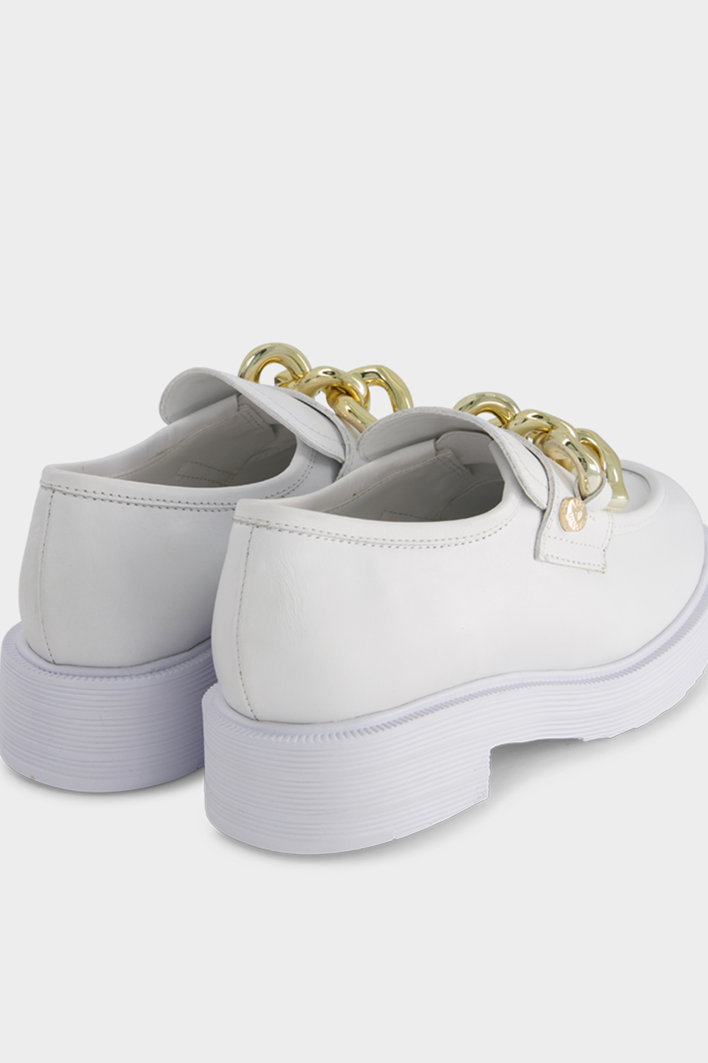 נעלי מוקסין לנשים בצבע לבן