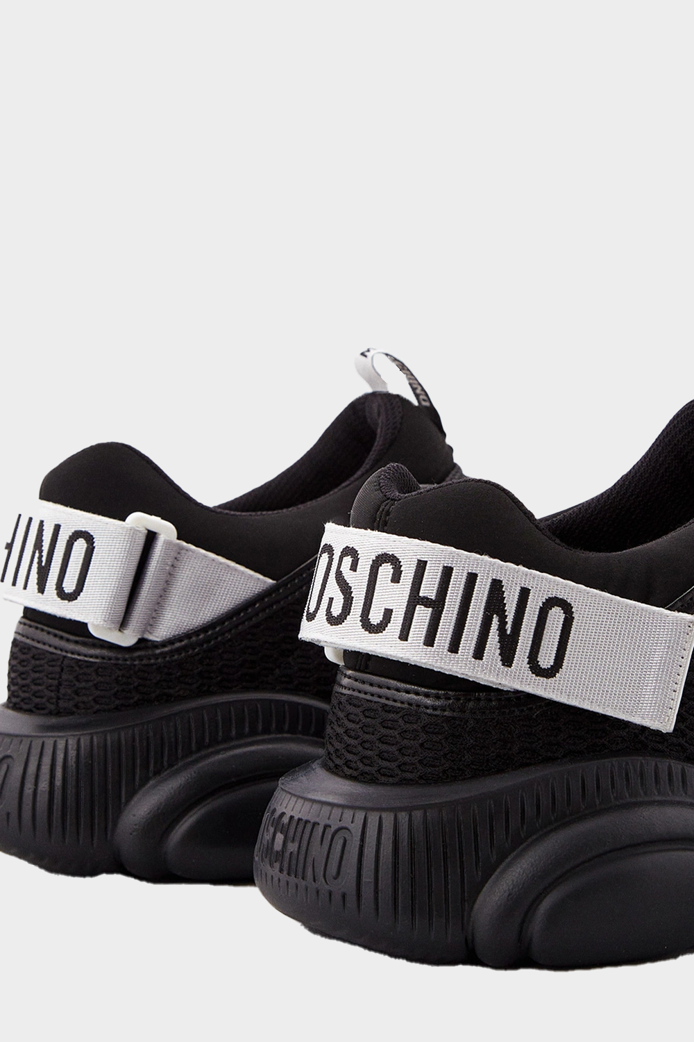 נעלי סניקרס מבד לגברים MOSCHINO בצבע שחור MOSCHINO Vendome online | ונדום .